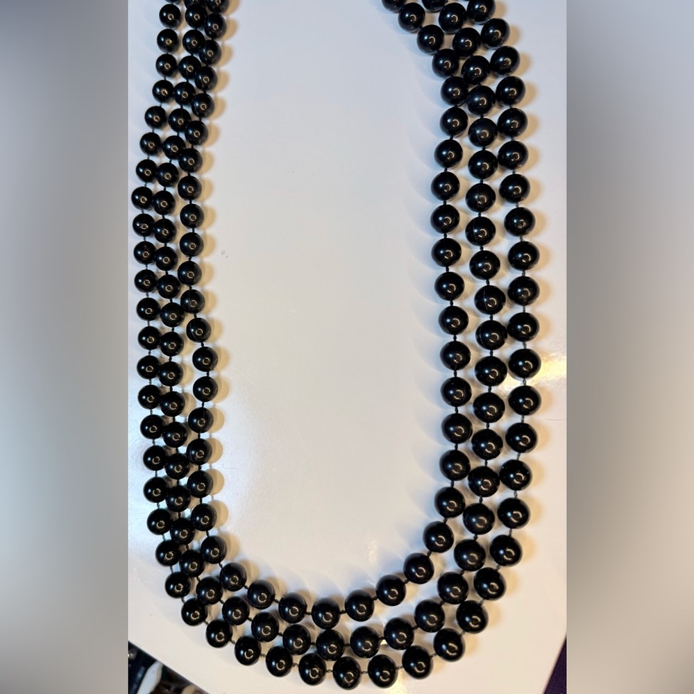 🧚🏻♀️ 3 Black Beaded Necklaces 30” - Picture 5 of 6